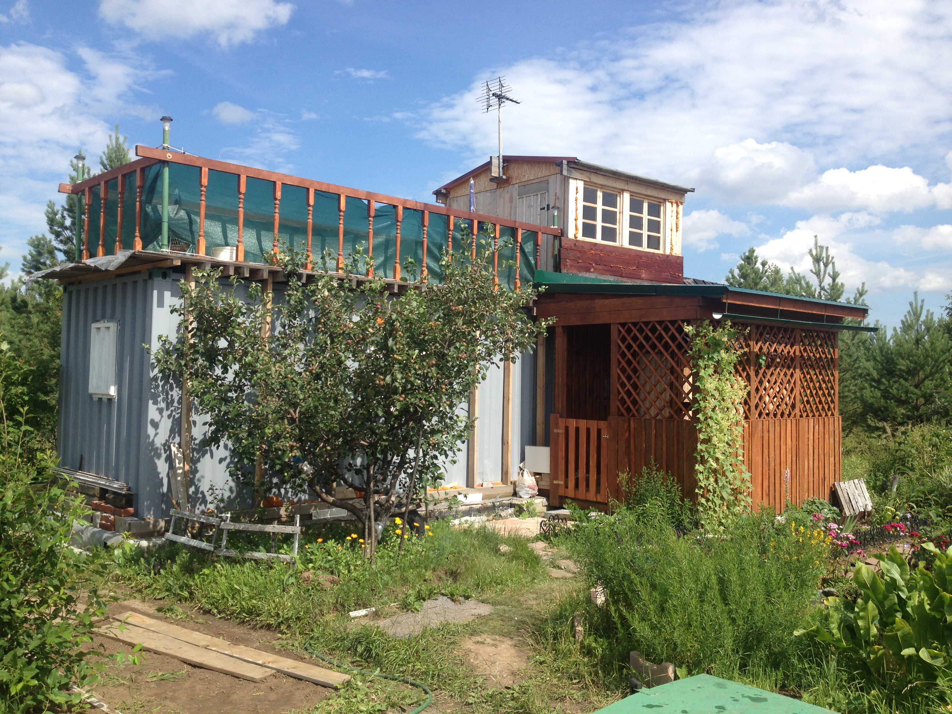 House from the container in the garden